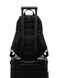 Horizn Studios Gion Backpack Pro M - Black 11 Horizn Studios Gion Backpack Pro M - Black -Taschen Geschaft 1047660 4260447323742 GionBackpack Black M 05DetailWithTrolley 3900